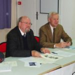 De droite à gauche : Alain Schmitz, président du Conseil Général des Yvelines, Pierre Desnos, président de l'AS.RI.EU.PE., et Jean Siaud, secrétaire de l'association